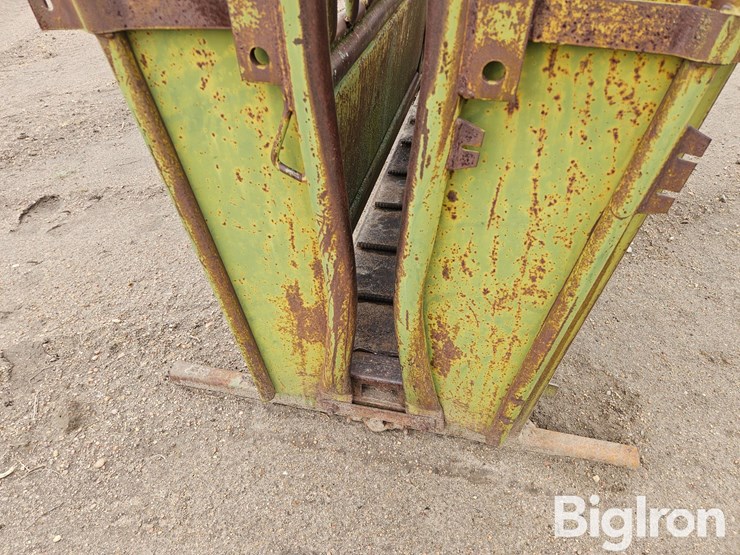 powder-river-squeeze-chute-image-10