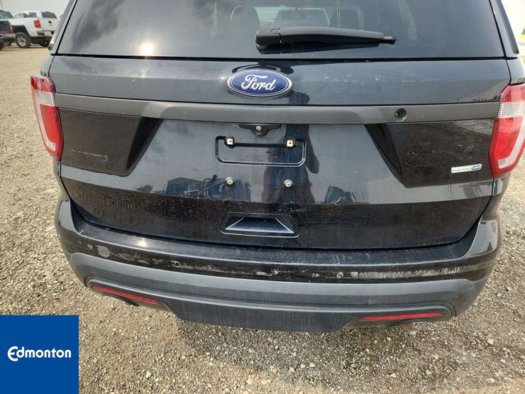 2016-ford-explorer-image-39