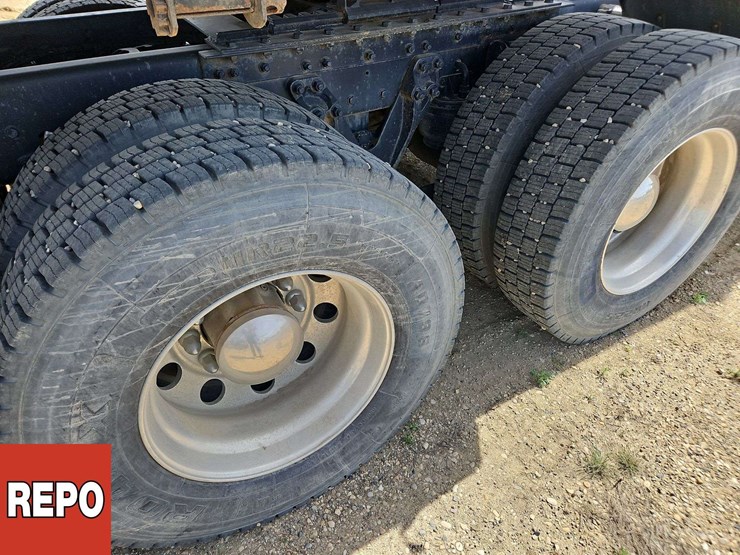 2020-kenworth-w990-image-42