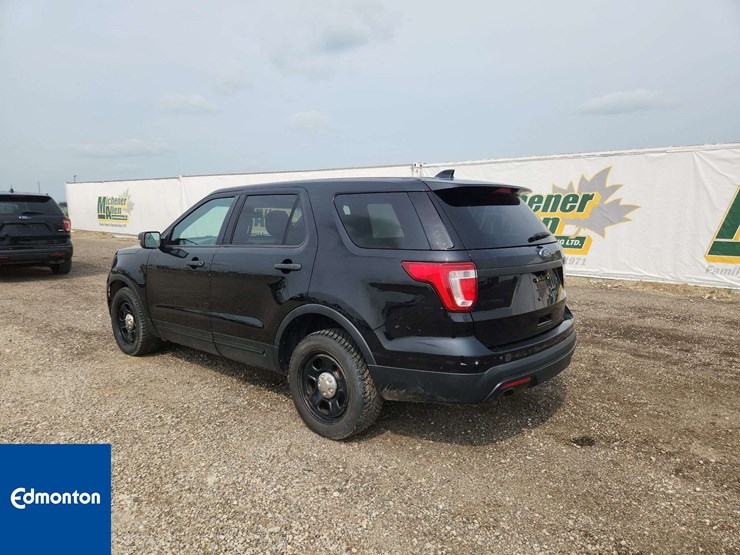 2016-ford-explorer-image-3