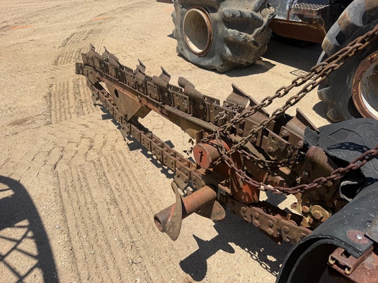 ditch-witch-r40-image-9