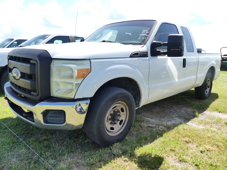 2011-ford-f250-xl-image-2