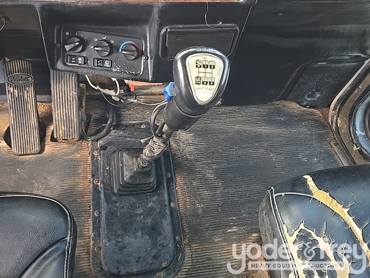 1999-peterbilt-357-image-71