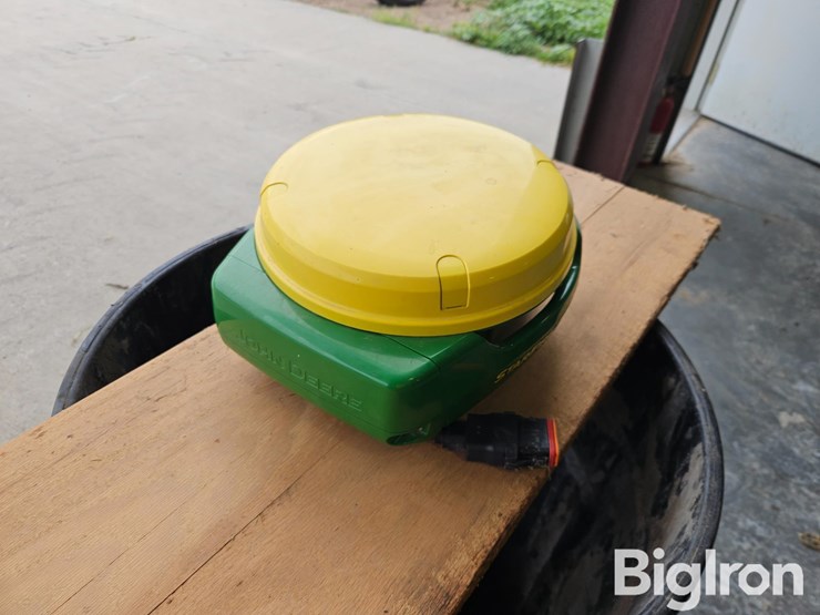 2023-john-deere-7000-image-3