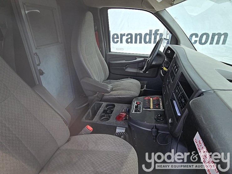 2010-chevrolet-3500-image-29