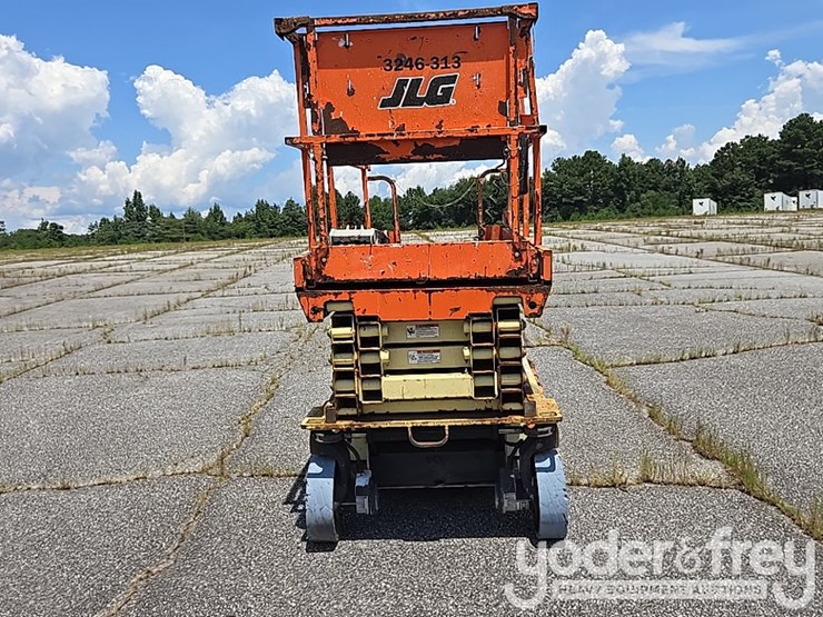 2016-jlg-3246es-image-8