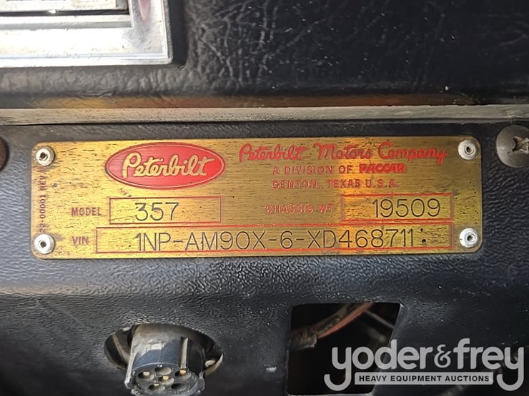 1999-peterbilt-357-image-81