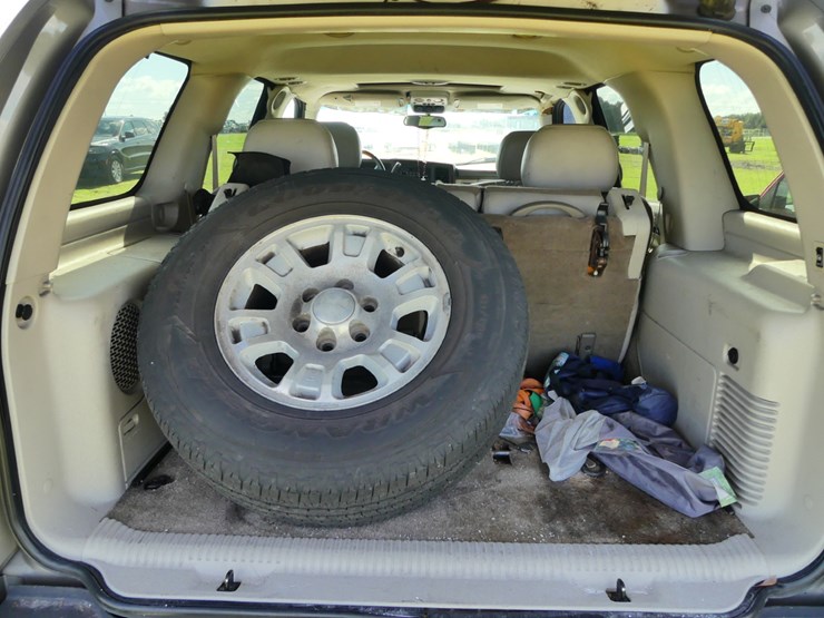 2002-cadillac-escalade-image-7