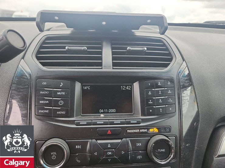 2018-ford-explorer-image-21