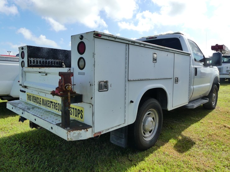 2011-ford-f250-xl-image-3
