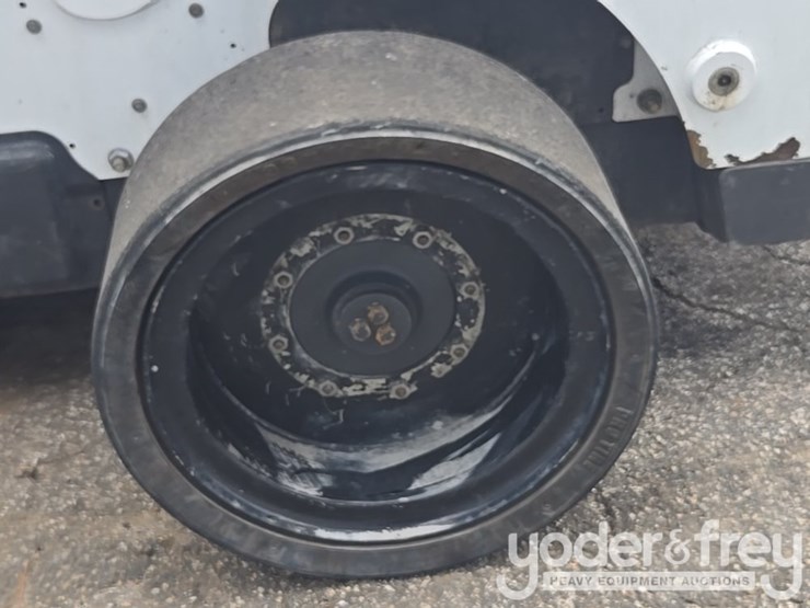 2015-bobcat-s770-image-10