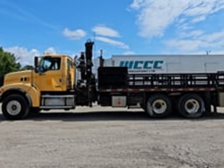 2004-sterling-lt9500-image-5