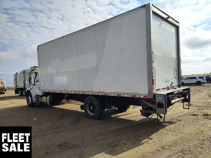 2017-freightliner-m2-106-image-9