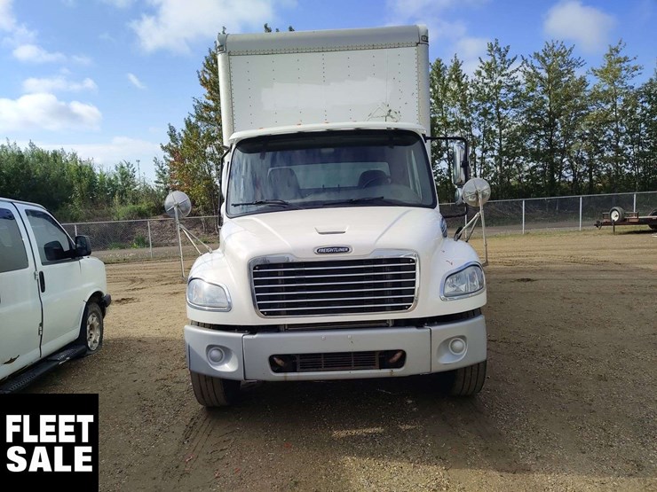 2017-freightliner-m2-106-image-13