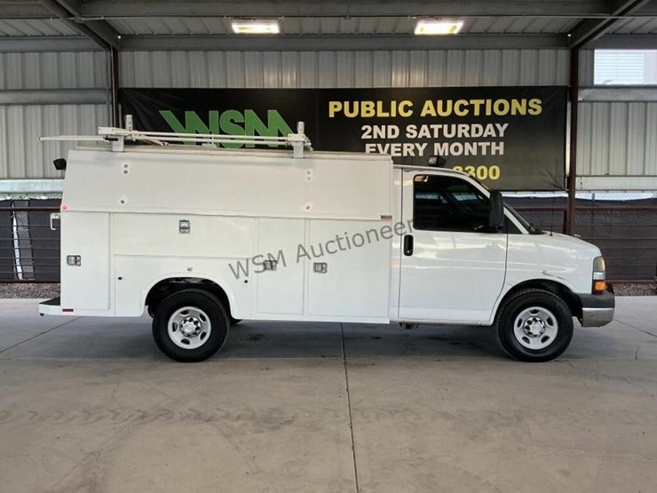 2013-chevrolet-express-3500-image-1