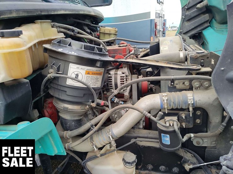 2012-freightliner-m2-106-image-20