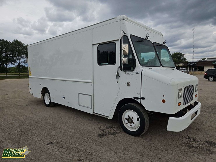 2016-freightliner-mt45-image-2