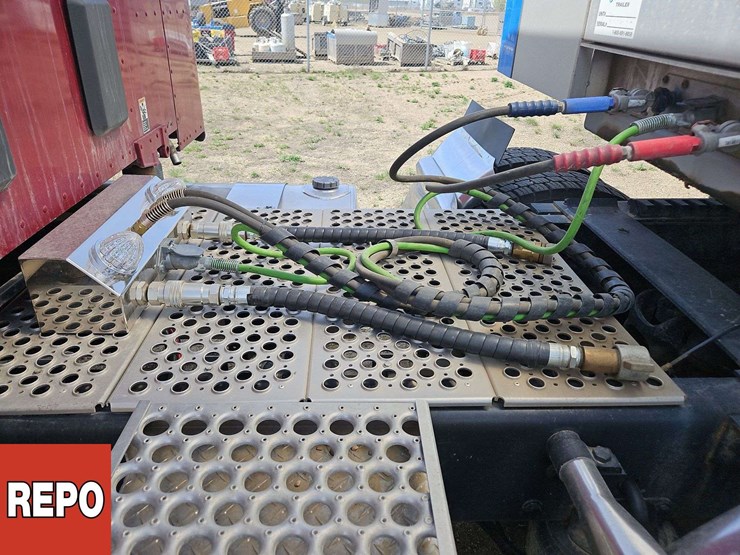 2020-kenworth-w990-image-35