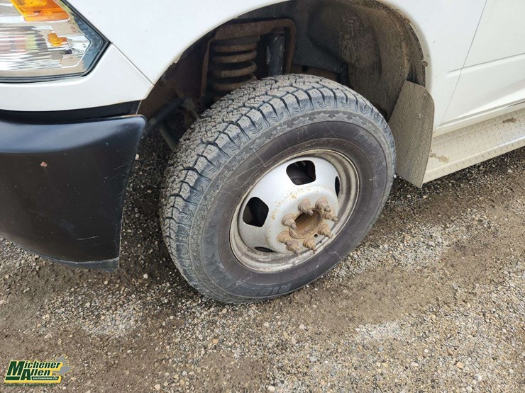 2016-dodge-3500-image-10