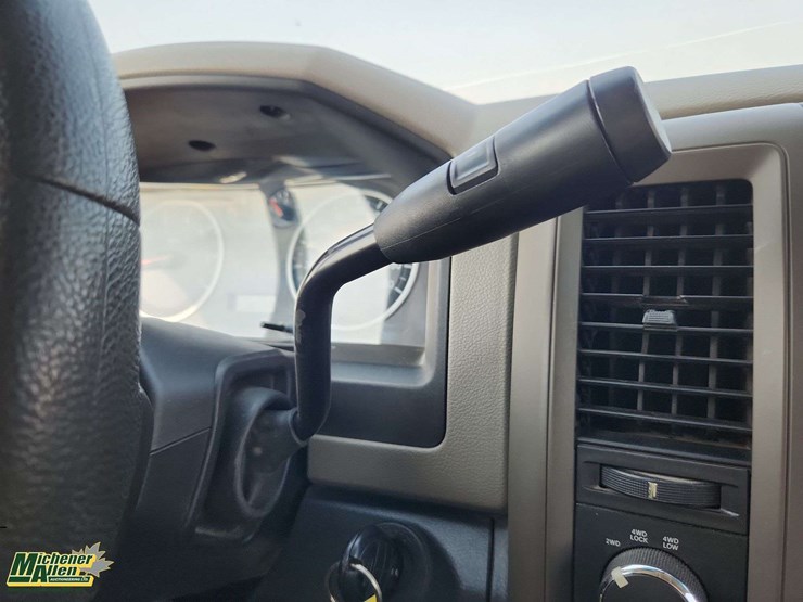 2012-dodge-1500-image-23