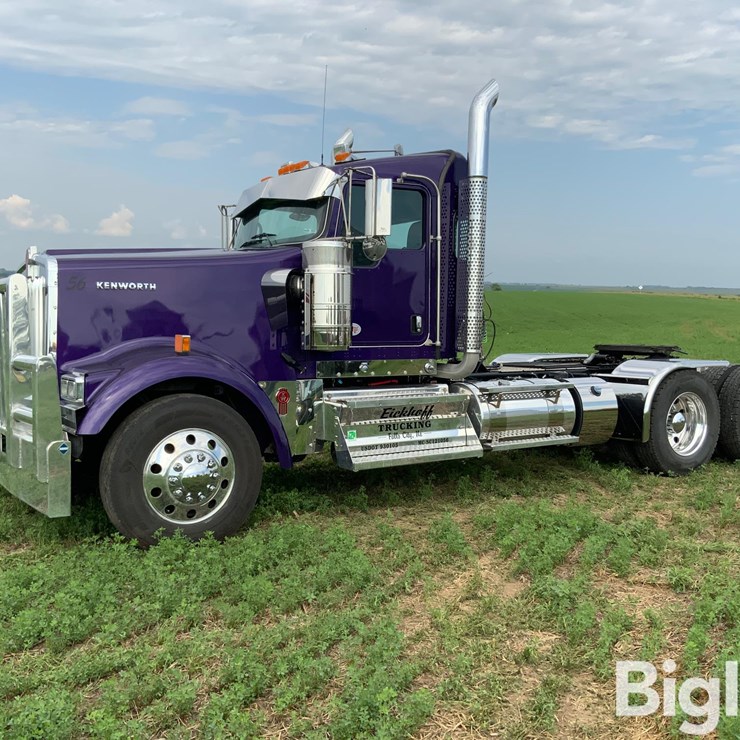 2025 KENWORTH W900