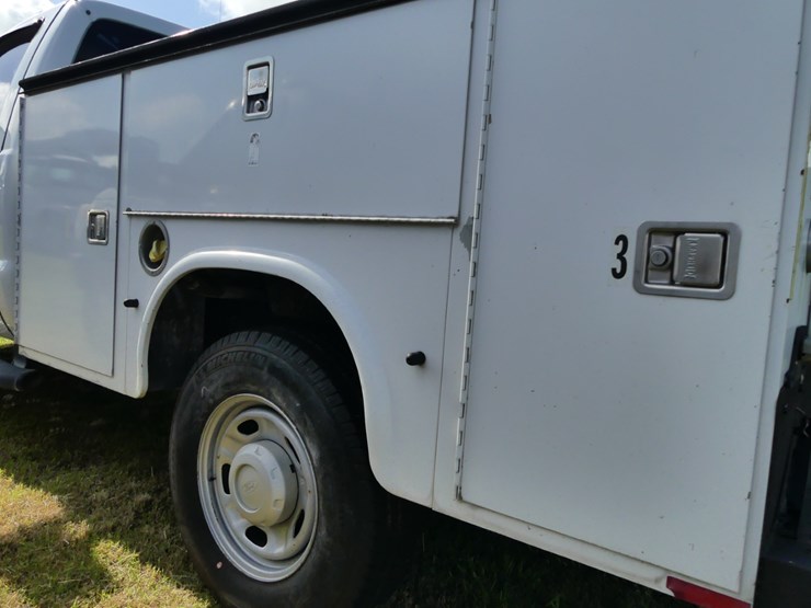 2014-ford-f250-xl-image-9