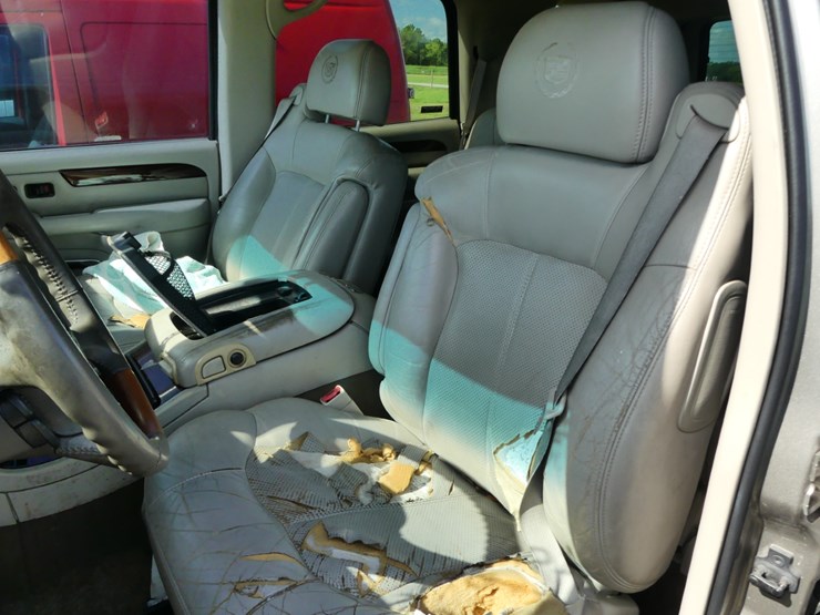 2002-cadillac-escalade-image-11