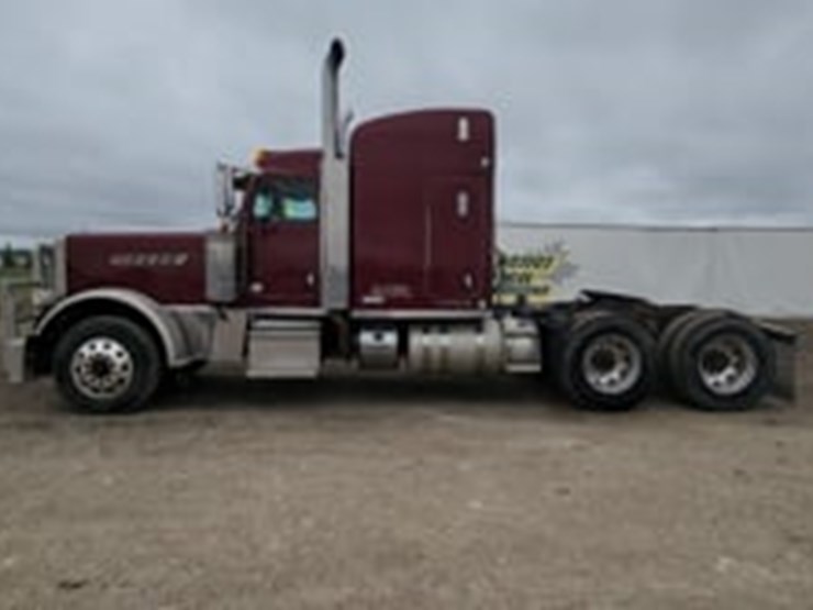 2017-peterbilt-389-image-5