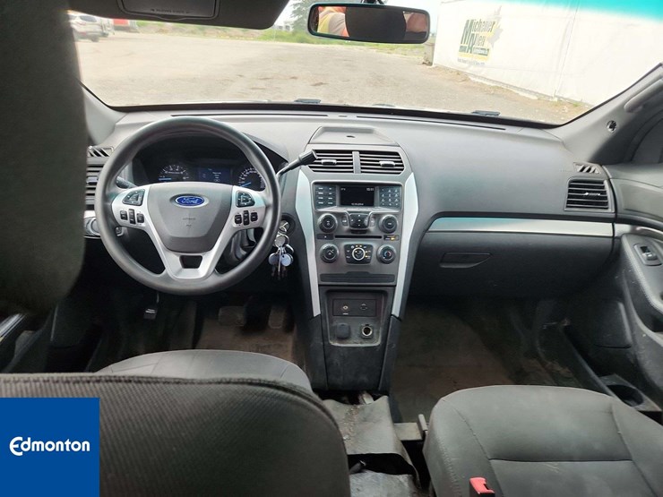 2015-ford-explorer-image-27
