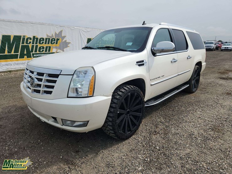 cadillac-escalade-esv-image-1