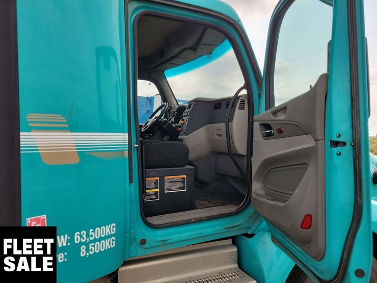 2018-peterbilt-579-image-28