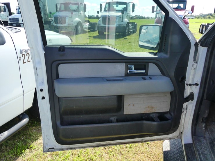 2014-ford-f150-xl-image-17