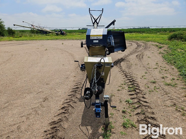 2022-harvest-international-h1084xt-torpedo-auger-w/swing-hopper-image-2
