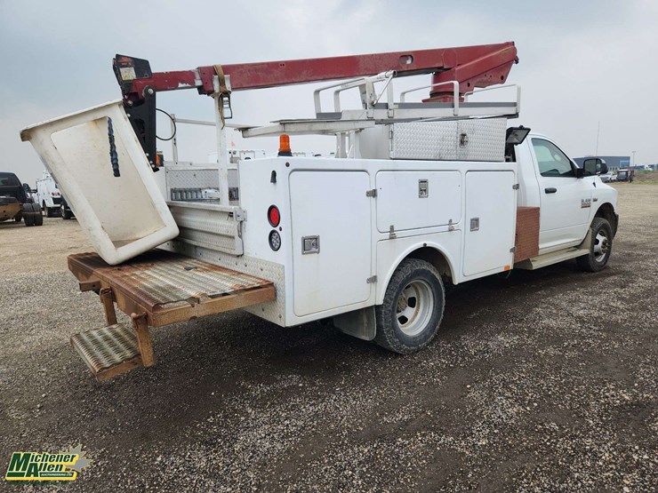 2016-dodge-3500-image-4