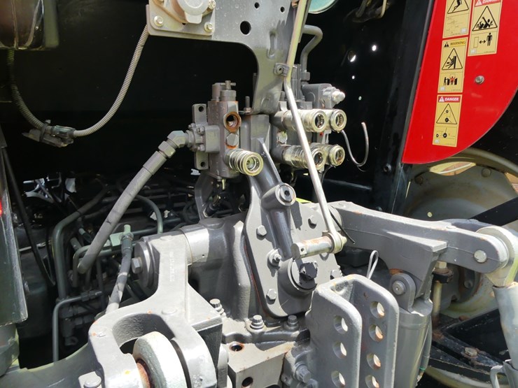 2014-massey-ferguson-5470-image-11