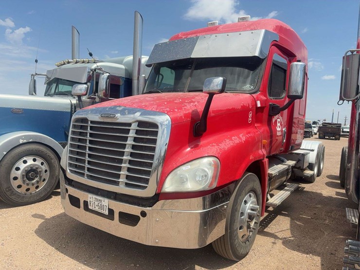 2009-freightliner-cascadia-125-image-1