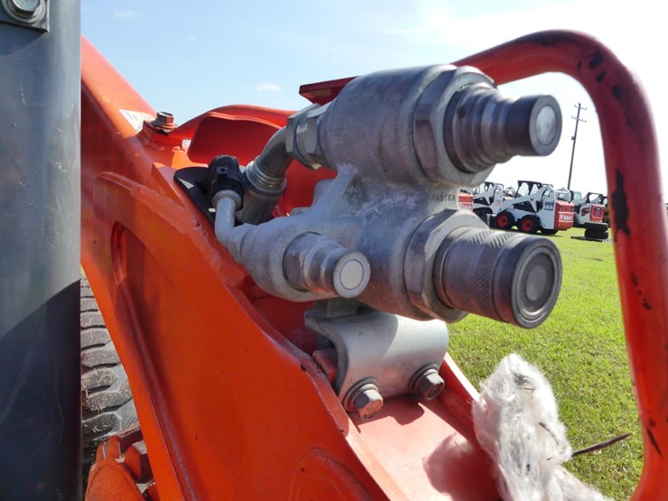 kubota-ssv75-image-13
