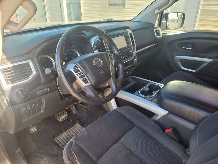 2017-nissan-titan-image-14