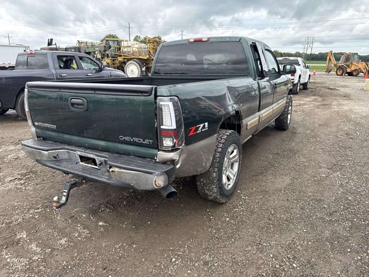 2002-chevrolet-silverado-1500-z71-image-3