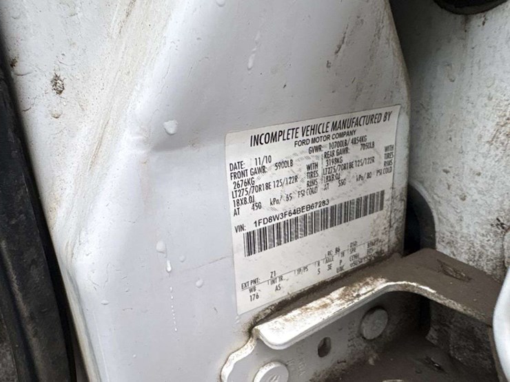 2011-ford-f350-image-25