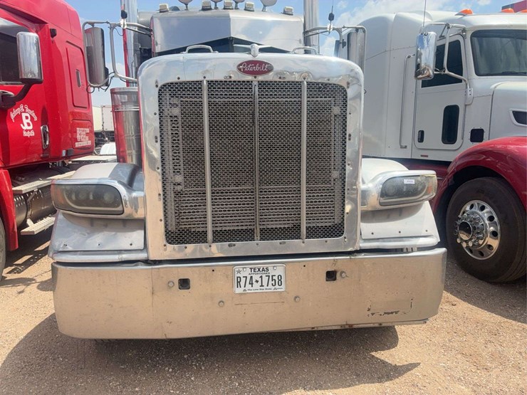 2008-peterbilt-389-image-24