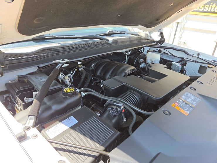 2018-chevrolet-tahoe-image-21