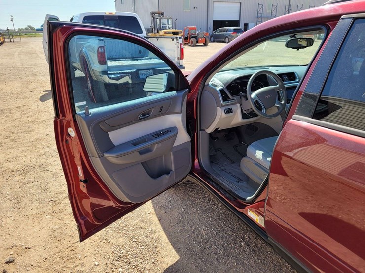2016-gmc-acadia-image-11