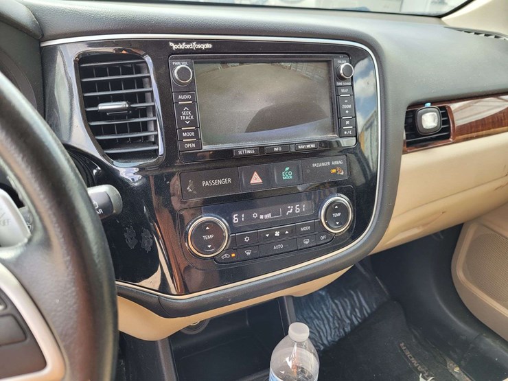 2014-mitsubishi-outlander-image-18
