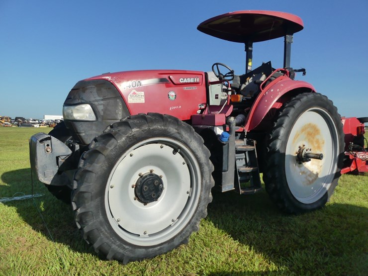 2017-case-ih-farmall-140a-image-1