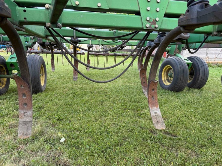 john-deere-chisel-plow-image-11