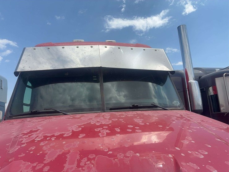 2009-freightliner-cascadia-125-image-26