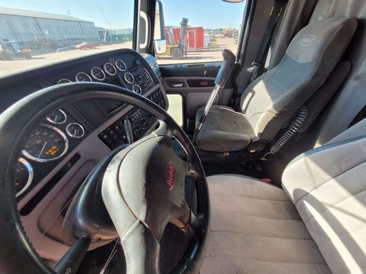 2014-peterbilt-386-image-14