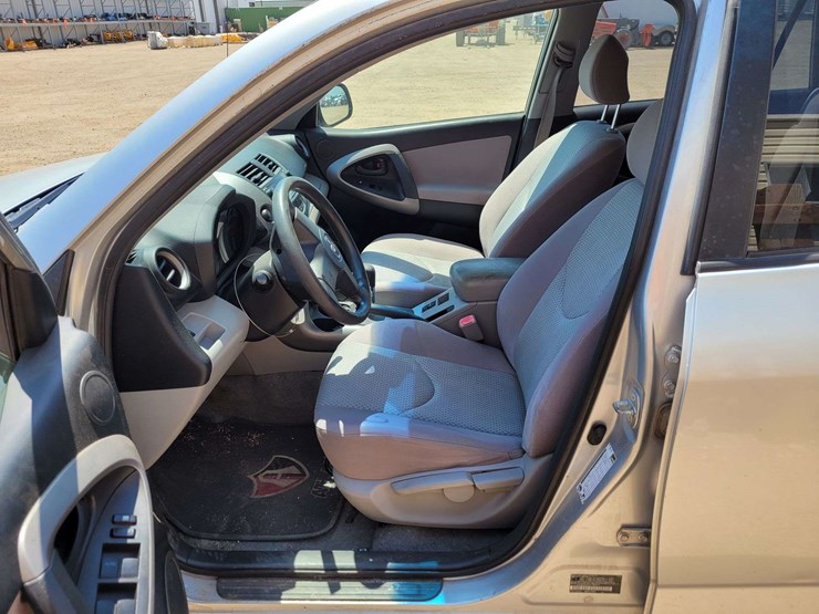 2006-toyota-rav4-image-12