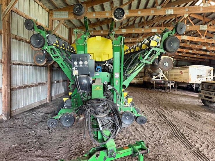john-deere-1790-image-17